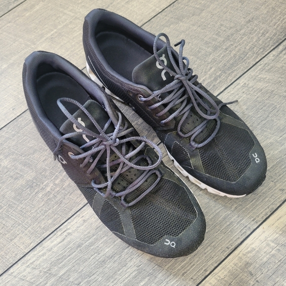 ON Running Cloud 5 Black White Shoes Sneaker Woman's Sz 9.5 - Picture 3 of 11